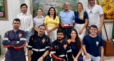 Prefeito de Lagoa Formosa assina contrato e a cidade passa a contar com o Serviço de Atendimento Médico de Urgência (SAMU) Prefeito de Lagoa Formosa assina contrato e a cidade passa a contar com o Serviço de Atendimento Médico de Urgência (SAMU)