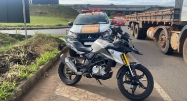 Patos de Minas - Motociclista é preso por direção perigosa na BR-354 Patos de Minas - Motociclista é preso por direção perigosa na BR-354