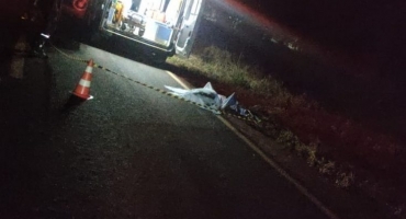 Lagoa Grande - Ciclista é atropelado é morre na LMG 740; motorista do carro foge sem prestar socorro Lagoa Grande - Ciclista é atropelado é morre na LMG 740; motorista do carro foge sem prestar socorro