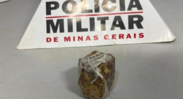 Homem que utilizava armário do Terminal Rodoviário de Patos de Minas para guardar drogas é preso pela Polícia Militar Homem que utilizava armário do Terminal Rodoviário de Patos de Minas para guardar drogas é preso pela Polícia Militar