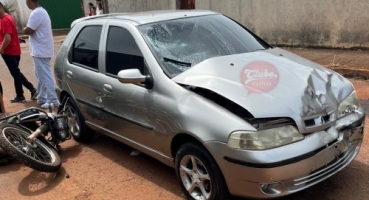 Motociclista não respeita parada obrigatória e colide com carro no bairro Sebastião Amorim; em Patos de Minas Motociclista não respeita parada obrigatória e colide com carro no bairro Sebastião Amorim; em Patos de Minas