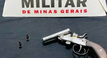 Polícia Militar de Lagoa Formosa prende suspeito de atirar em via pública e apreende arma de fogo Polícia Militar de Lagoa Formosa prende suspeito de atirar em via pública e apreende arma de fogo