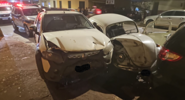 Patos de Minas - Condutor embriagado e sem habilitação causa acidente envolvendo três veículos Patos de Minas - Condutor embriagado e sem habilitação causa acidente envolvendo três veículos
