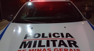 Bandidos invadem residência no bairro Nova Floresta em Patos de Minas e fazem família refém Bandidos invadem residência no bairro Nova Floresta em Patos de Minas e fazem família refém