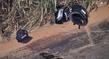 Patos de Minas - Motociclista em fuga invade contramão e causa grave acidente próximo à Ponte do Arco Patos de Minas - Motociclista em fuga invade contramão e causa grave acidente próximo à Ponte do Arco