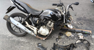 Grave acidente em Patos de Minas deixa motociclista com fratura exposta Grave acidente em Patos de Minas deixa motociclista com fratura exposta