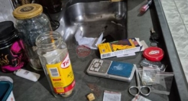 Patos de Minas - Polícia Militar prende dois irmãos por tráfico de drogas e adulteração de veículo Patos de Minas - Polícia Militar prende dois irmãos por tráfico de drogas e adulteração de veículo