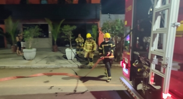 Patos de Minas - Corpo de Bombeiros é acionado para combater incêndio em interior de bar Patos de Minas - Corpo de Bombeiros é acionado para combater incêndio em interior de bar