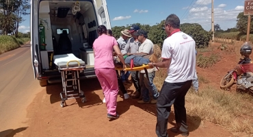 Motoqueiro é socorrido após sofrer queda na estrada de Campo Alegre Motoqueiro é socorrido após sofrer queda na estrada de Campo Alegre