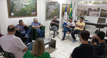 Vereadores de Lagoa Formosa discutem retomada das obras de revitalização da Orla da Lagoa com o prefeito José Amorim Vereadores de Lagoa Formosa discutem retomada das obras de revitalização da Orla da Lagoa com o prefeito José Amorim