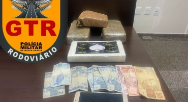 São Gotardo - Passageiro de ônibus é preso com drogas avaliadas em aproximadamente 200 mil reais São Gotardo - Passageiro de ônibus é preso com drogas avaliadas em aproximadamente 200 mil reais
