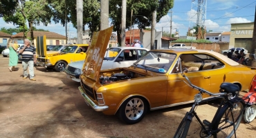 4º Encontro de Veículos Antigos de Lagoa Formosa “Rolê do Dudu” movimentou a cidade 4º Encontro de Veículos Antigos de Lagoa Formosa “Rolê do Dudu” movimentou a cidade