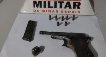 Patrocínio - Dois homens são presos com droga, arma e munições na Região de Macaúbas de Baixo Patrocínio - Dois homens são presos com droga, arma e munições na Região de Macaúbas de Baixo