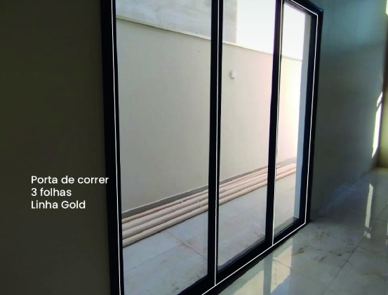 Alumibox - Porta de Correr 3 Folhas Linha Gold: Integração e Praticidade