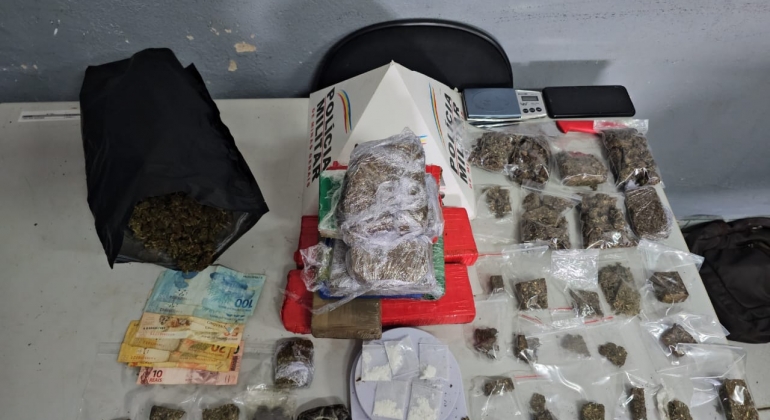 Polícia Militar apreende grande quantidade de drogas em Patos de Minas; suspeito é preso 