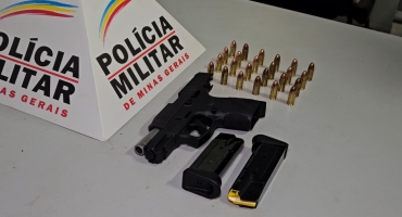 Patos de Minas - Homem é preso com arma durante preparativos da Fenapraça na Avenida Getúlio Vargas Patos de Minas - Homem é preso com arma durante preparativos da Fenapraça na Avenida Getúlio Vargas