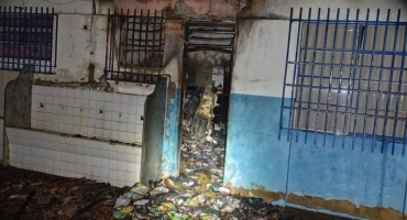 Menores são detidos suspeitos de incendiar escola em Três Marias; aulas são suspensas Menores são detidos suspeitos de incendiar escola em Três Marias; aulas são suspensas