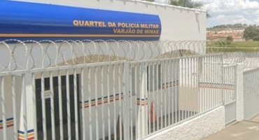 Rapaz de 23 anos é atingido por golpes de faca em tentativa de homicídio em Varjão de Minas; três pessoas foram presas Rapaz de 23 anos é atingido por golpes de faca em tentativa de homicídio em Varjão de Minas; três pessoas foram presas