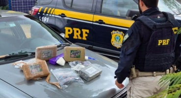 Patos de Minas - Droga de alto valor é encontrada em carro após perseguição na BR-365 Patos de Minas - Droga de alto valor é encontrada em carro após perseguição na BR-365