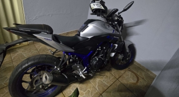 Motociclista morre após atingir cavaleiro que tocava bovinos na AMG 1405 Motociclista morre após atingir cavaleiro que tocava bovinos na AMG 1405