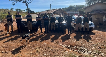 Lagoa Formosa - Polícia Militar apreende drogas e munições durante cumprimento de mandado na região de Maxixe 