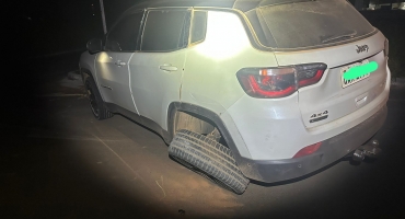 Motorista ao trocar de faixa colide com caminhão na BR-354, no trecho entre Lagoa Formosa e Patos de Minas Motorista ao trocar de faixa colide com caminhão na BR-354, no trecho entre Lagoa Formosa e Patos de Minas