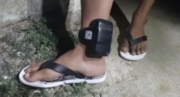 Patos de Minas - Homem rompe tornozeleira eletrônica, joga fora e é preso no bairro Lagoa Grande Patos de Minas - Homem rompe tornozeleira eletrônica, joga fora e é preso no bairro Lagoa Grande