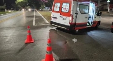 Patos de Minas - Idoso de 87 anos é atropelado por motocicleta ao tentar atravessar a Avenida JK Patos de Minas - Idoso de 87 anos é atropelado por motocicleta ao tentar atravessar a Avenida JK