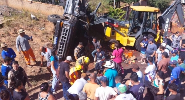 Acidente em São Gonçalo do Abaeté deixa pai e filho feridos 