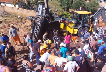 Acidente em São Gonçalo do Abaeté deixa pai e filho feridos 