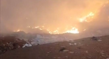 Corpo de Bombeiros combate incêndio no aterro da Usina de Reciclagem de Lixo em Presidente Olegário Corpo de Bombeiros combate incêndio no aterro da Usina de Reciclagem de Lixo em Presidente Olegário