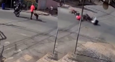 VÍDEO: Motoqueiro com CNH cassada que dava ‘grau’ atropela e mata idoso de 81 anos VÍDEO: Motoqueiro com CNH cassada que dava ‘grau’ atropela e mata idoso de 81 anos