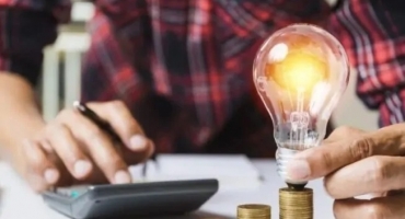 Conta de luz mais cara: Aneel aciona bandeira vermelha nível 2 para agosto