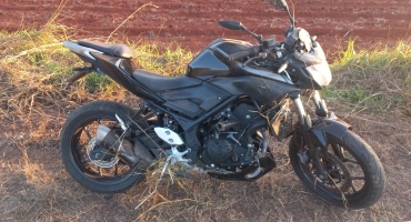 Mulher de 38 anos fica ferida após sofrer queda de motocicleta ao tentar ultrapassagem na BR-354, em Lagoa Formosa