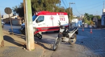 Patos de Minas - Colisão entre motocicletas deixa duas mulheres feridas na Rua São Geraldo
