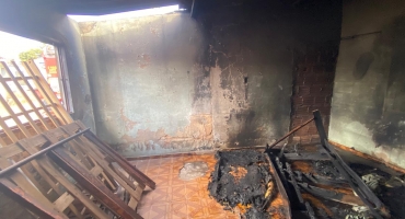 Patos de Minas - Incêndio em cama de residência é contido por vizinhos no Bairro São José Operário