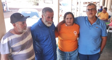 Homem de 53 anos que vivia com andarilho se reencontra com família quando seguia para Romaria Homem de 53 anos que vivia com andarilho se reencontra com família quando seguia para Romaria