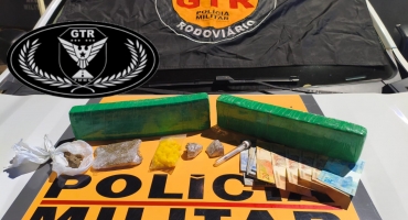 Patos de Minas - Polícia Rodoviária apreende drogas e prende motociclista na MGC-354