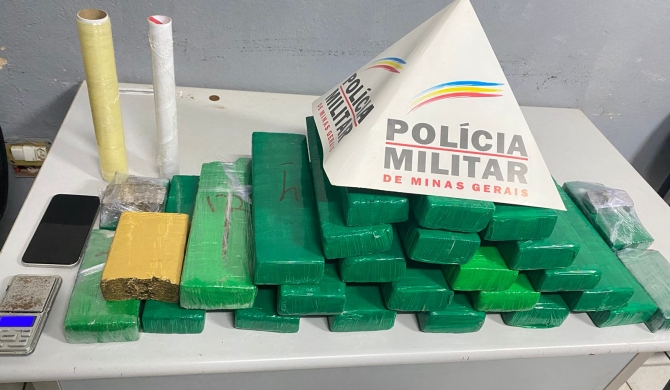 Jovem é preso com 26 barras de maconha no Bairro Jardim Paulistano em Patos de Minas 