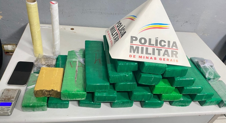 Jovem é preso com 26 barras de maconha no Bairro Jardim Paulistano em Patos de Minas 