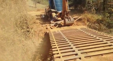 Prefeitura de Lagoa Formosa constrói mais uma ponte no município; desta vez na região de Água Limpa 