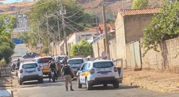 Patos de Minas - Homem é preso após perseguição policial; suspeito tentou atropelar militares durante fuga