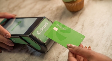 Vendas nas máquinas de cartões do Sicredi crescem 36,4% no Dia dos Pais e movimentam R$ 2,1 bilhão Vendas nas máquinas de cartões do Sicredi crescem 36,4% no Dia dos Pais e movimentam R$ 2,1 bilhão