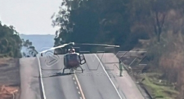 Motorista é resgatado de helicóptero após acidente na BR-262 Motorista é resgatado de helicóptero após acidente na BR-262