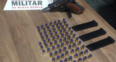 Polícia Militar apreende arma após denúncia de ameaças contra mulher e filhos em Guarda dos Ferreiros Polícia Militar apreende arma após denúncia de ameaças contra mulher e filhos em Guarda dos Ferreiros