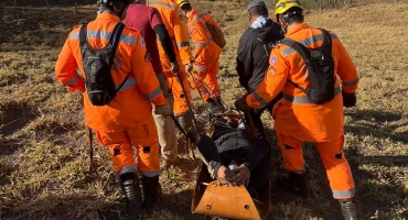 Homem de 47 anos sofre queda de parapente na zona rural de Patos de Minas Homem de 47 anos sofre queda de parapente na zona rural de Patos de Minas
