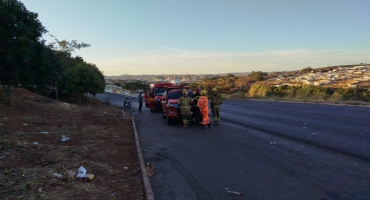 Motorista de 80 anos morre após batida entre carro e caminhão no trevo do Bairro Andorinhas, em Presidente Olegário Motorista de 80 anos morre após batida entre carro e caminhão no trevo do Bairro Andorinhas, em Presidente Olegário