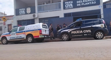Empregada doméstica é presa suspeita de participação em furto que levou aproximadamente 10 milhões de reais de residência em Patos de Minas Empregada doméstica é presa suspeita de participação em furto que levou aproximadamente 10 milhões de reais de residência em Patos de Minas