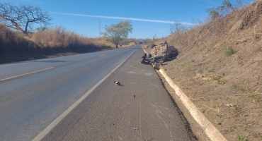 Capotamento na BR-354 no município de Carmo do Paranaíba deixa mulher ferida