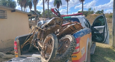 Tiros - Homem é preso por caça ilegal, posse de armas e adulteração de veículos Tiros - Homem é preso por caça ilegal, posse de armas e adulteração de veículos